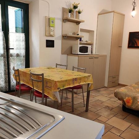 Bilocale Nella Vecchia Citta' Di Mentone Appartement Buitenkant foto