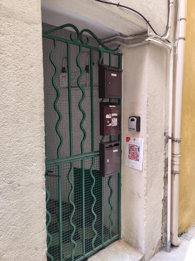 Bilocale Nella Vecchia Citta' Di Mentone Appartement Buitenkant foto
