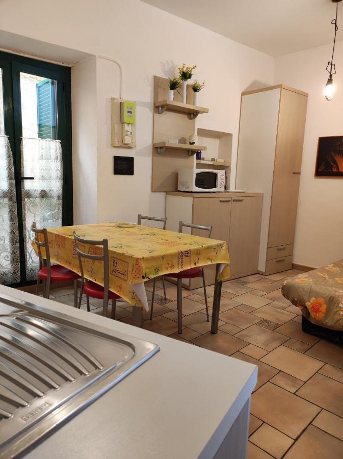 Bilocale Nella Vecchia Citta' Di Mentone Appartement Buitenkant foto