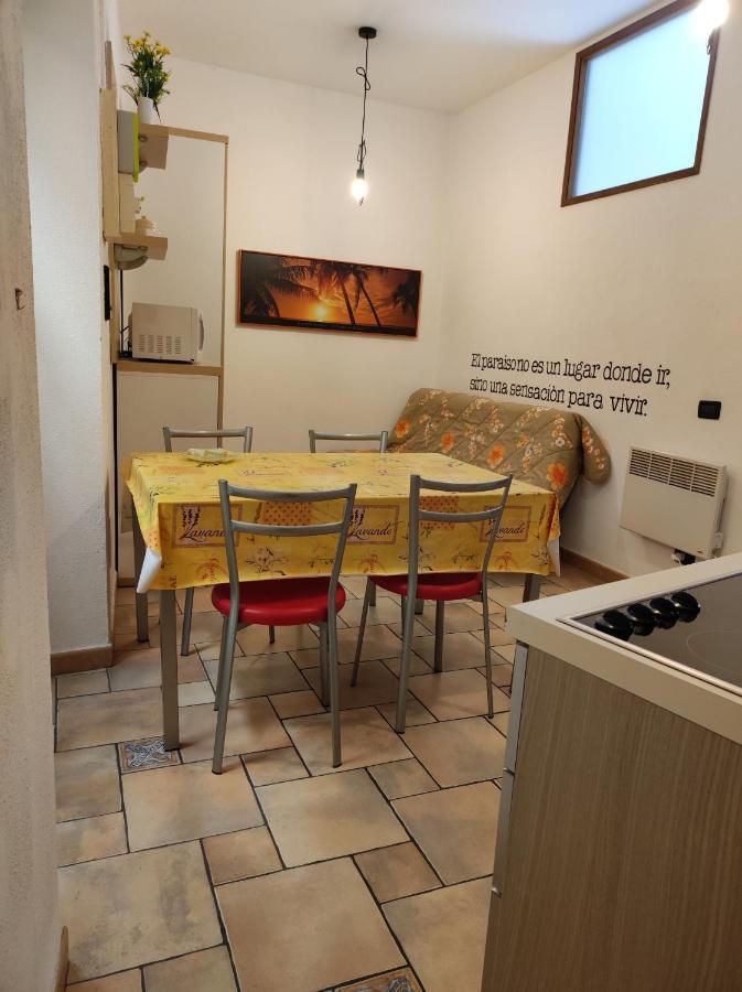Bilocale Nella Vecchia Citta' Di Mentone Appartement Buitenkant foto